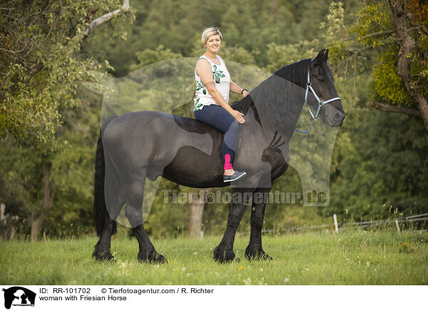 Frau mit Friese / woman with Friesian Horse / RR-101702