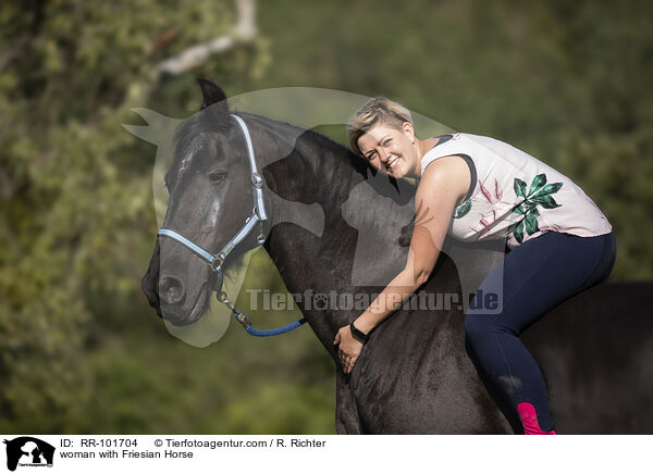 Frau mit Friese / woman with Friesian Horse / RR-101704