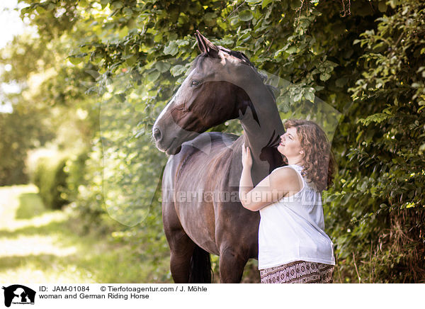 Frau und Deutsches Reitpferd / woman and German Riding Horse / JAM-01084