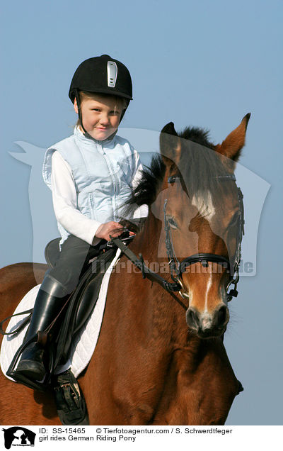 Mdchen reitet Deutsches Reitpony / girl rides pony / SS-15465