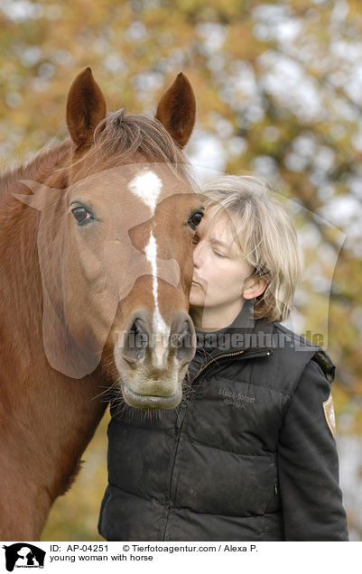 junge Frau mit Pferd / young woman with horse / AP-04251