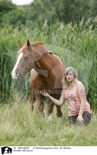 Frau mit Deutschem Reitpony / woman with pony / RR-43800