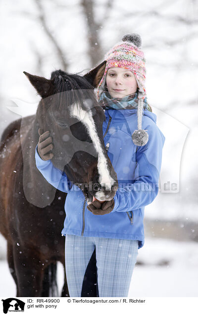 Mdchen mit Pony / girl with pony / RR-49900