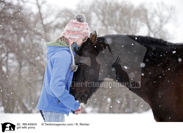 Mdchen mit Pony / girl with pony / RR-49904