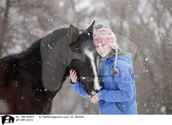 Mdchen mit Pony / girl with pony / RR-49907