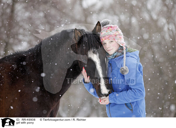 Mdchen mit Pony / girl with pony / RR-49908