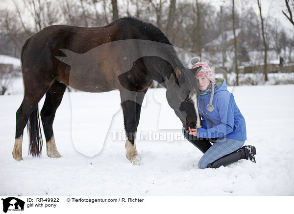 Mdchen mit Pony / girl with pony / RR-49922