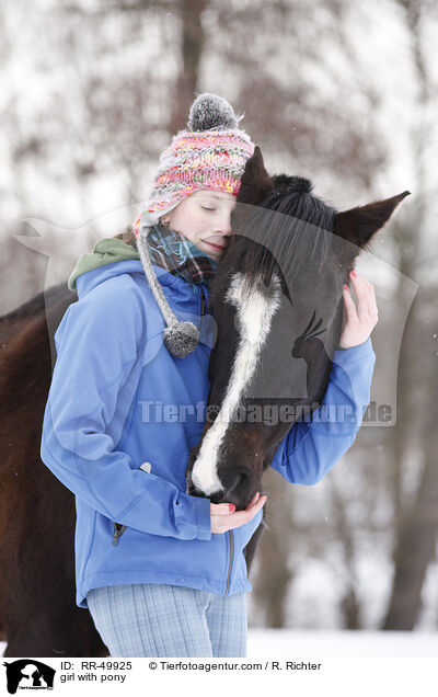Mdchen mit Pony / girl with pony / RR-49925
