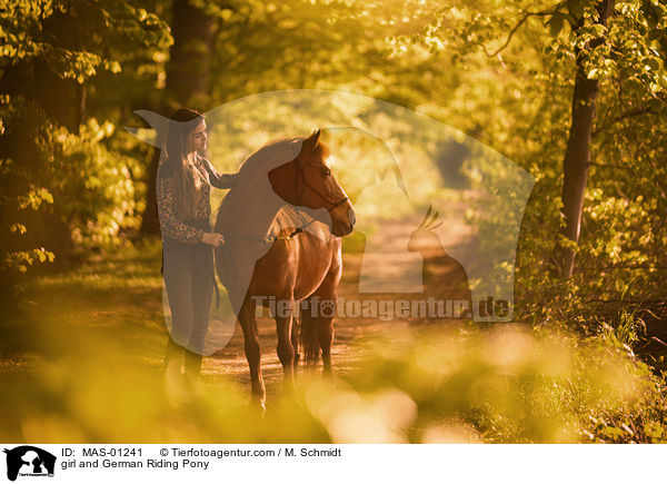 Mdchen und Deutsches Reitpony / girl and German Riding Pony / MAS-01241