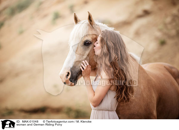 Frau und Deutsches Reitpony / woman and German Riding Pony / MAK-01048