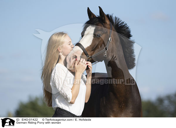 Deutsches Reitpony mit Frau / German Riding Pony with woman / EHO-01422