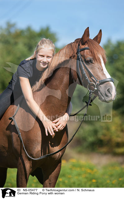 Deutsches Reitpony mit Frau / German Riding Pony with woman / NS-05477