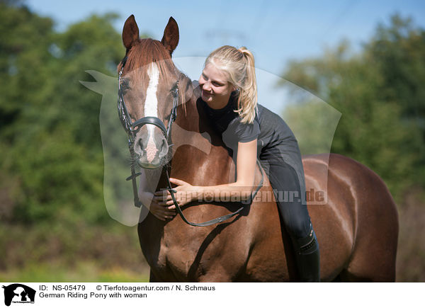 Deutsches Reitpony mit Frau / German Riding Pony with woman / NS-05479