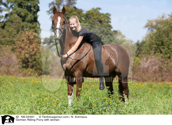 Deutsches Reitpony mit Frau / German Riding Pony with woman / NS-05481