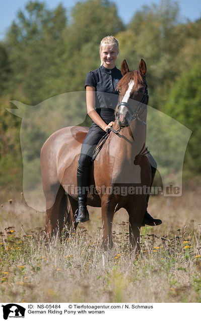 Deutsches Reitpony mit Frau / German Riding Pony with woman / NS-05484