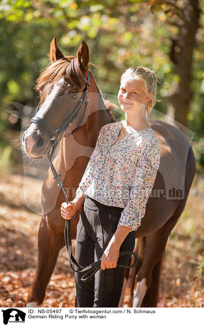 Deutsches Reitpony mit Frau / German Riding Pony with woman / NS-05497