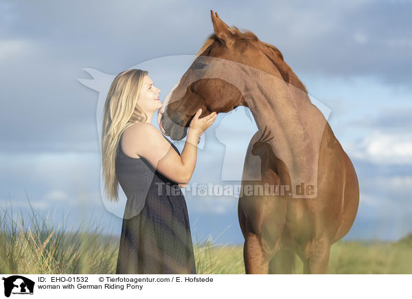 Frau mit Deutsches Reitpony / woman with German Riding Pony / EHO-01532