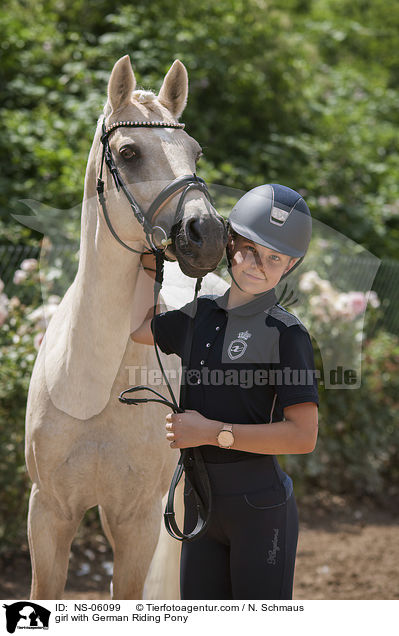 Mdchen mit Deutschem Reitpony / girl with German Riding Pony / NS-06099