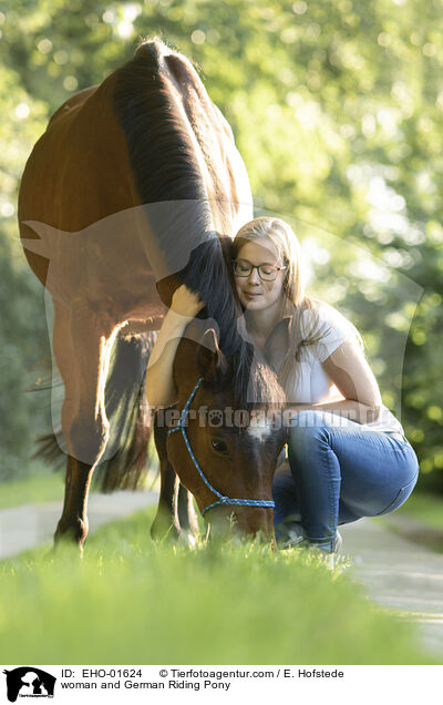 Frau und Deutsches Reitpony / woman and German Riding Pony / EHO-01624