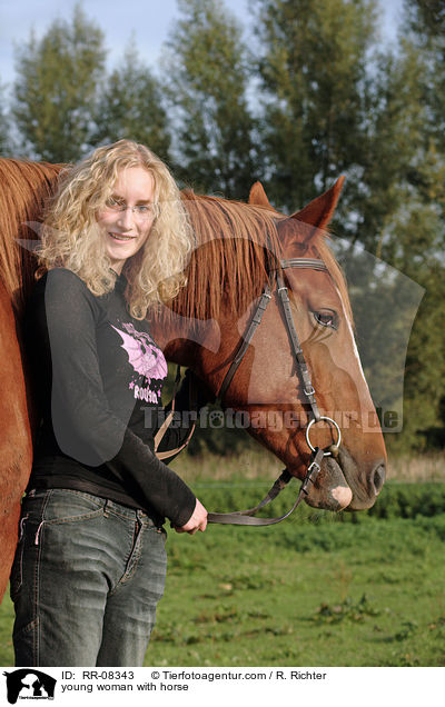 junge Frau mit Pferd / young woman with horse / RR-08343