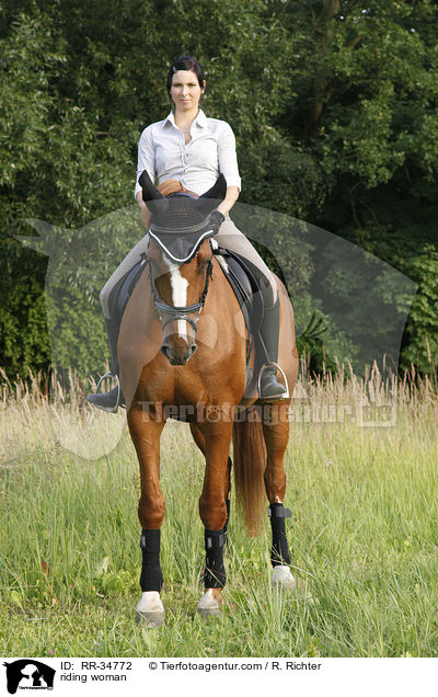 Freizeitreiten / riding woman / RR-34772