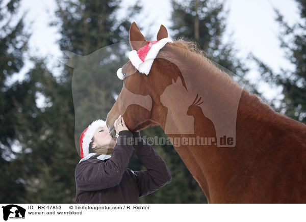 Frau mit Deutschem Sportpferd / woman and warmblood / RR-47853