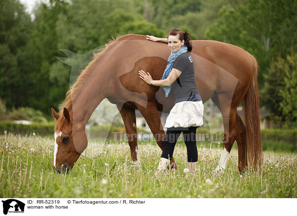 Frau mit Pferd / woman with horse / RR-52319