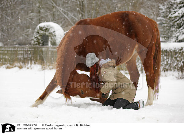Frau mit Deutschem Sportpferd / woman with german sport horse / RR-64276