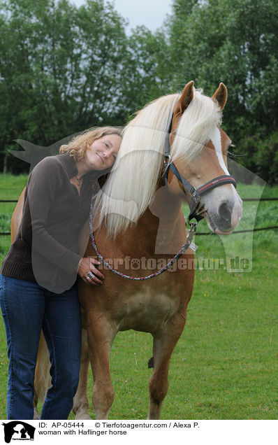 Frau mit Haflinger / woman with Haflinger horse / AP-05444