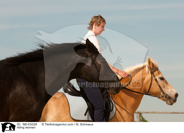 Ausritt mit Handpferd / riding woman / NS-03028