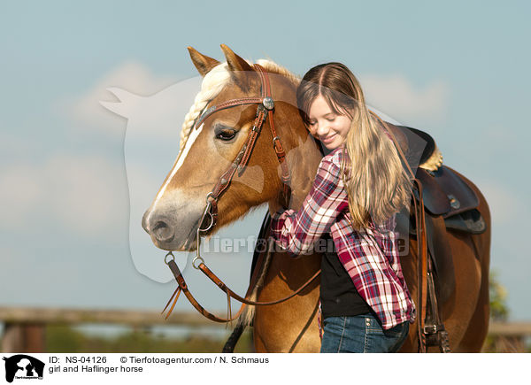 Mdchen und Haflinger / girl and Haflinger horse / NS-04126