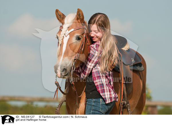 Mdchen und Haflinger / girl and Haflinger horse / NS-04127