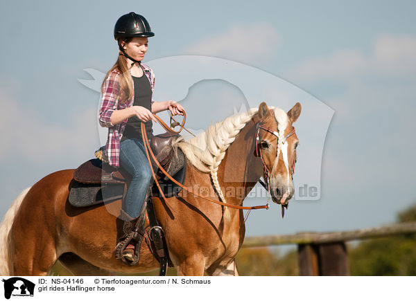 Mdchen reitet Haflinger / girl rides Haflinger horse / NS-04146