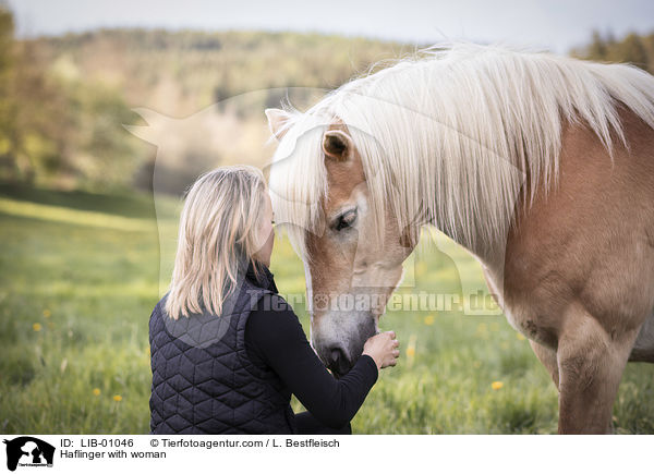 Haflinger mit Frau / Haflinger with woman / LIB-01046