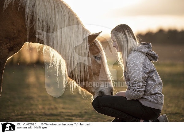 Frau mit Haflinger / woman with Haflinger / VJ-02026