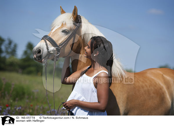 Frau mit Haflinger / woman with Haflinger / NS-05778