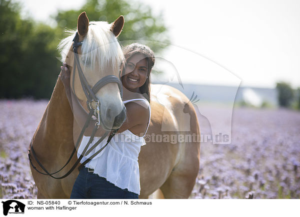 Frau mit Haflinger / woman with Haflinger / NS-05840