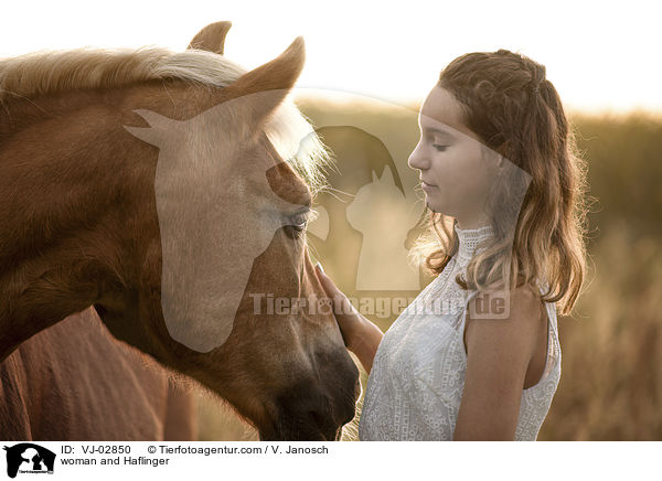 Frau und Haflinger / woman and Haflinger / VJ-02850