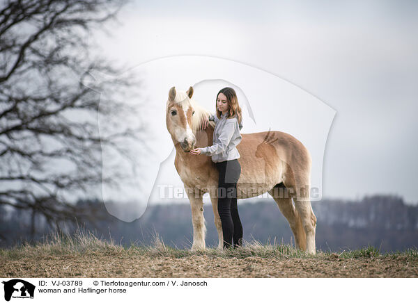 Frau und Haflinger / woman and Haflinger horse / VJ-03789