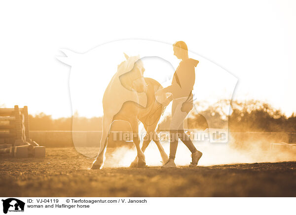 Frau und Haflinger / woman and Haflinger horse / VJ-04119