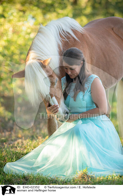 Frau und Haflinger / woman and Haflinger horse / EHO-02352