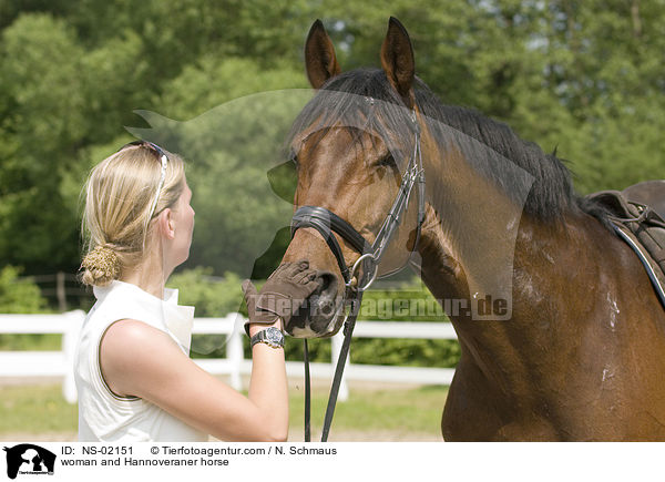 Frau und Hannoveraner / woman and Hannoveraner horse / NS-02151