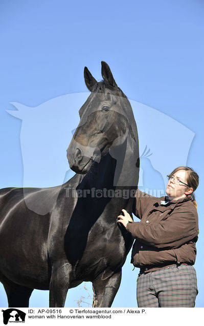 Frau mit Hannoveraner / woman with Hanoverian warmblood / AP-09516