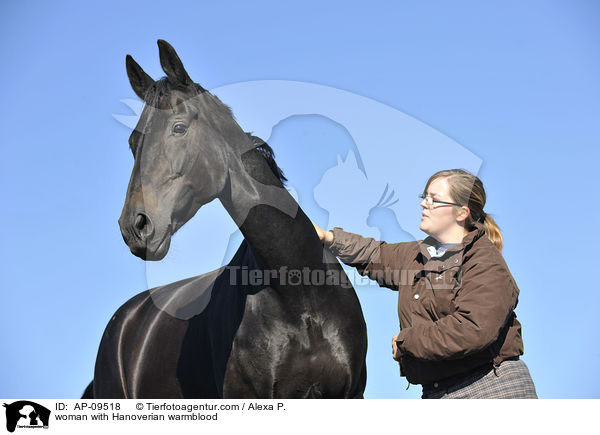 Frau mit Hannoveraner / woman with Hanoverian warmblood / AP-09518