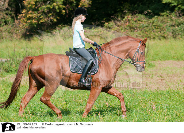 Mdchen reitet Hannoveraner / girl rides Hanoverian / NS-04153