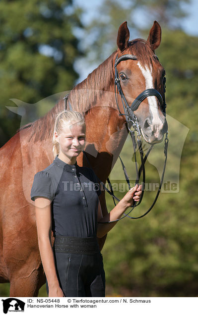 Hannoveraner mit Frau / Hanoverian Horse with woman / NS-05448