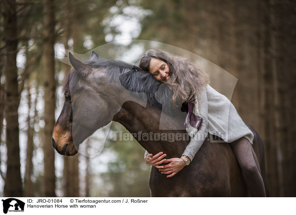 Hannoveraner mit Frau / Hanoverian Horse with woman / JRO-01084