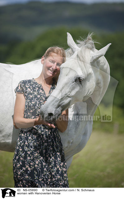 woman with Hanoverian Horse / NS-05890