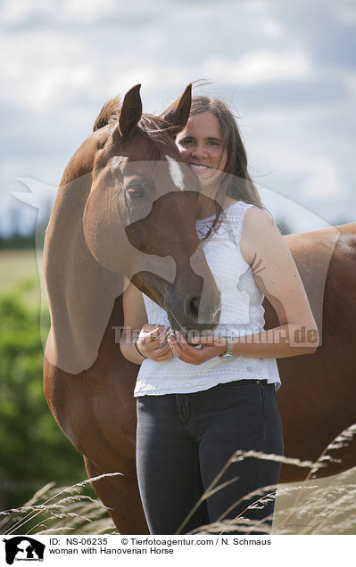 Frau mit Hannoveraner / woman with Hanoverian Horse / NS-06235