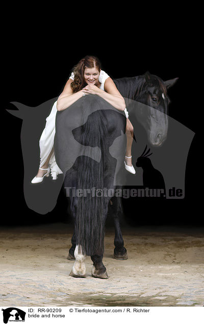 Braut und Pferd / bride and horse / RR-90209